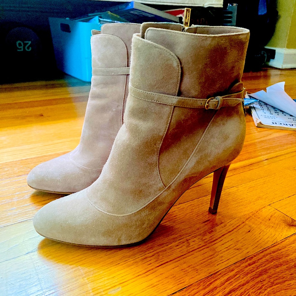 Salvatore Ferragamo Women’s Ankle Boots size 8
